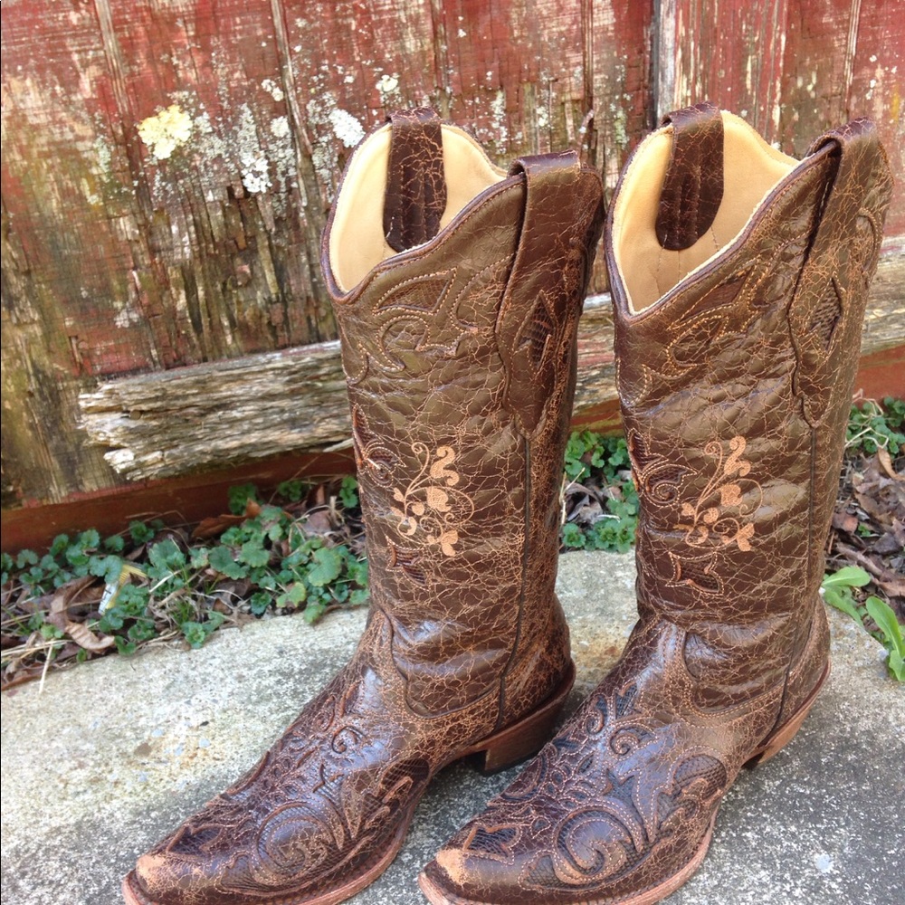 Corral boots 6 1/2 Med.